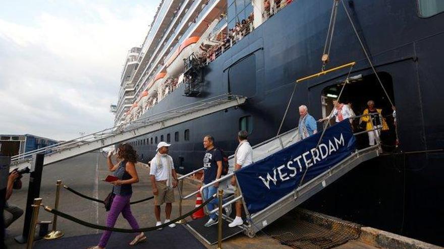 Desembarcan en Camboya los pasajeros del crucero sospechoso de coronavirus