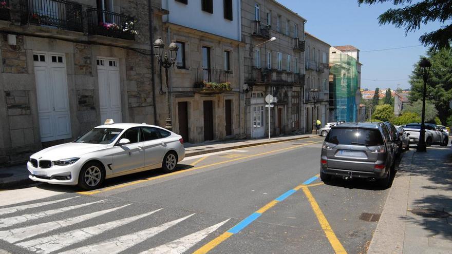 Los taxis de Lalín exigen retirar la zona azul de Colón