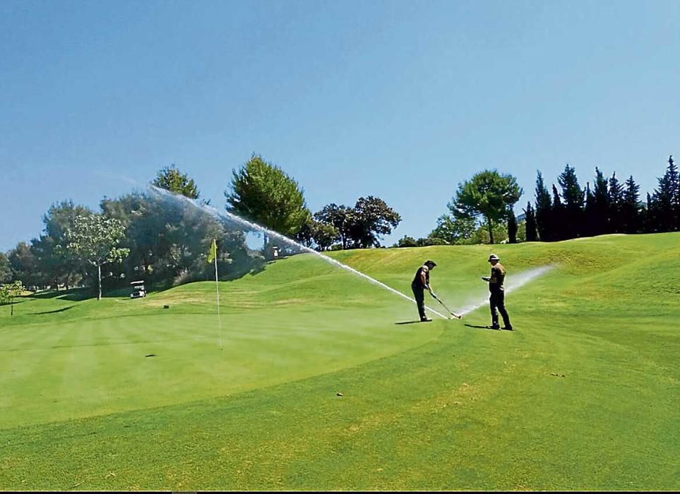 Agentes de Medio Ambiente localizan  diez pozos ilegales  en campos de golf que riegan con agua potable