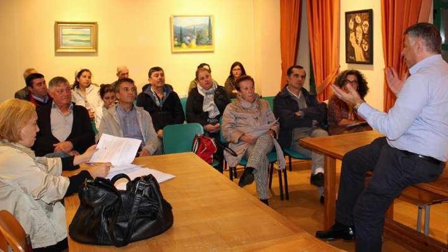 Manuel Cuiña presidió la reunión para perfilar el comité.