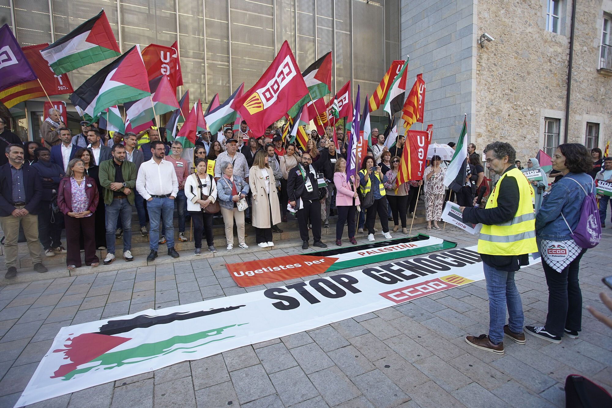 Girona concentració davant de la seu de la Generalitat de Girona vaga general en suport a Palestina
