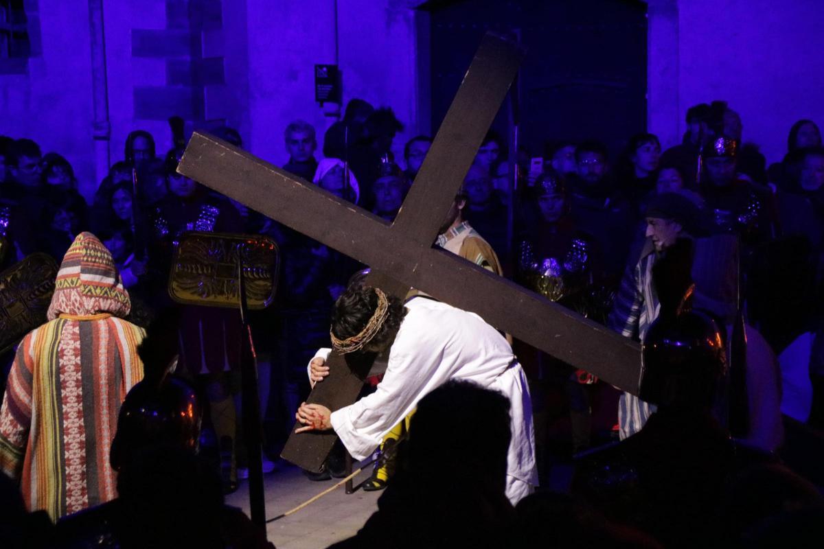 La Muerte vuelve a desfilar por las calles de Verges en una procesión marcada por el viento