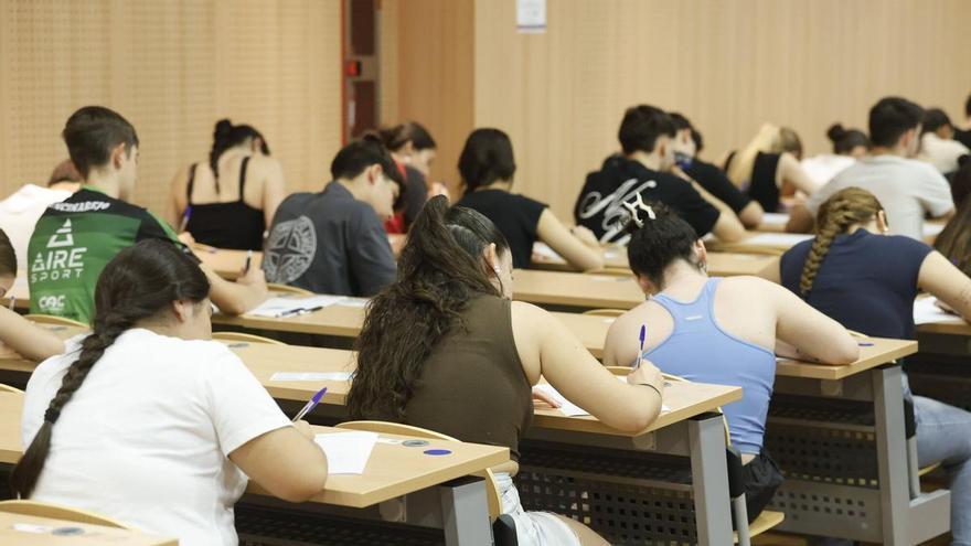 La Selectividad deja menos aprobados y una nota media más ba