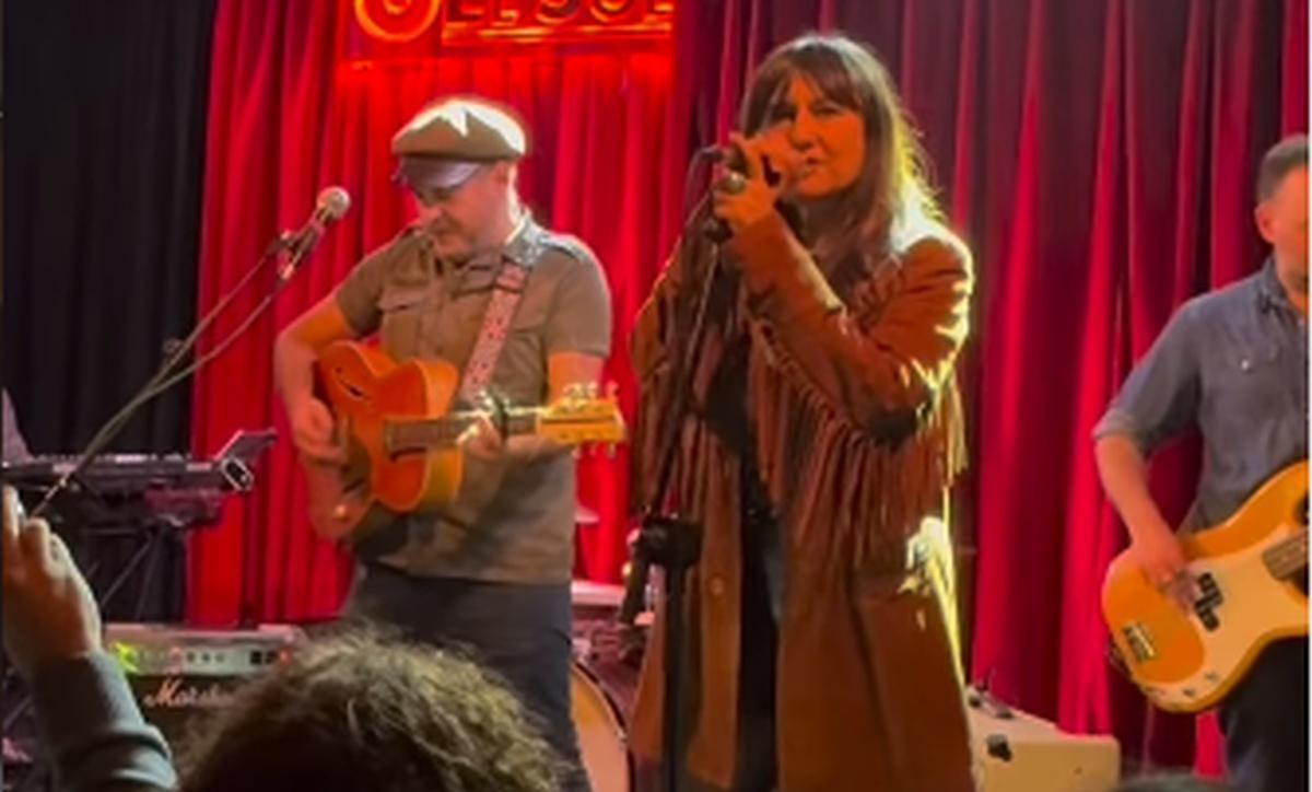 Amaral en su actuación con Eladio y los seres queridos en la sala El Sol.