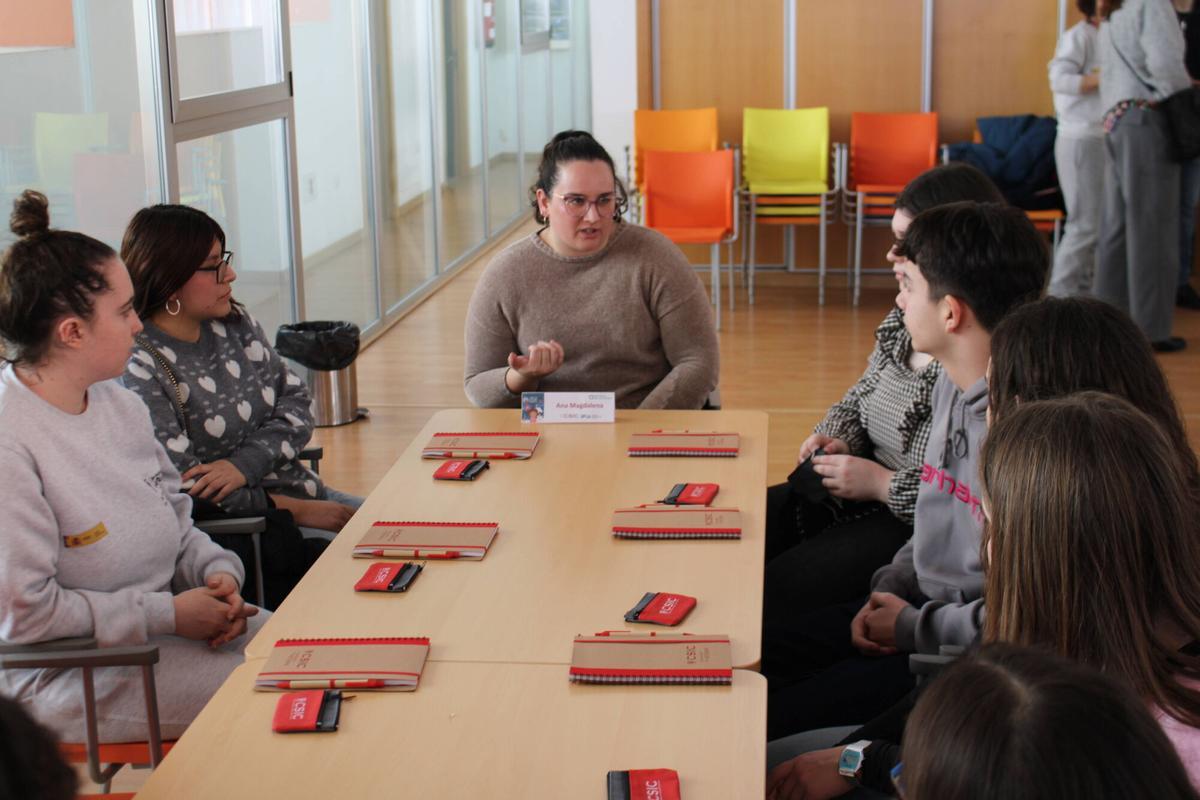 Jornada del CSIC mujer Ciencia en Sotrondio con colegios del concejo