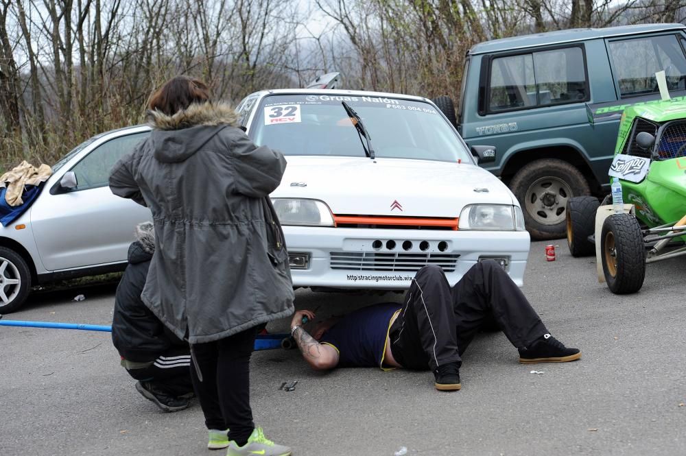 Exhibición automovilística en Langreo