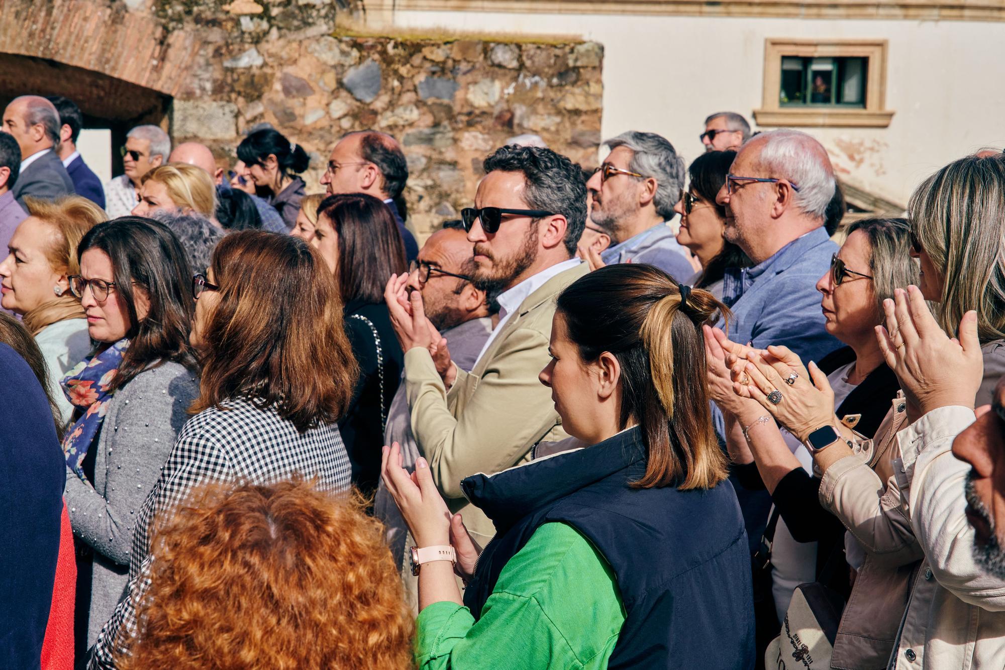 El Periódico Extremadura descubre un monolito con motivo de su centenario