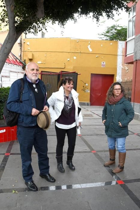 Visita de parlamentarios de Podemos al instituto José Arencibia Gil