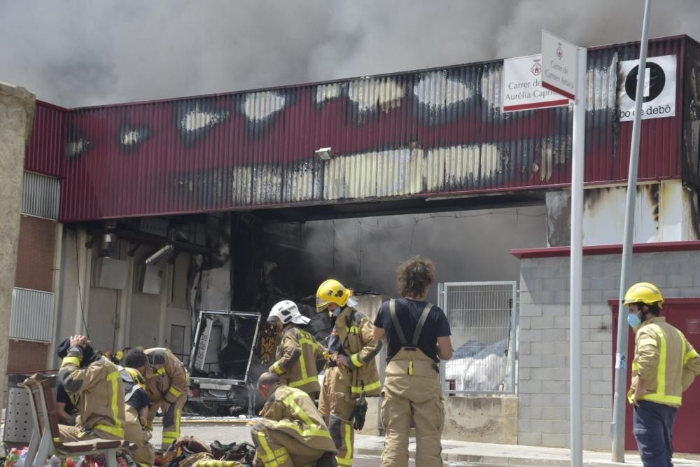 Incendi a la fàbrica Bo de debò a Sant Vicenç de Castellet