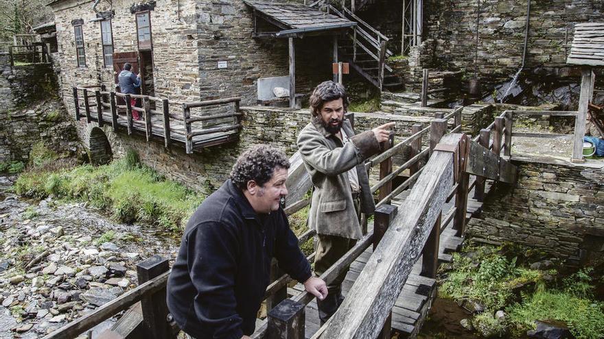 Aitor Mantxola y Mario Casas, en el molino. // A fuente/Orreaga Filmak/Nasa