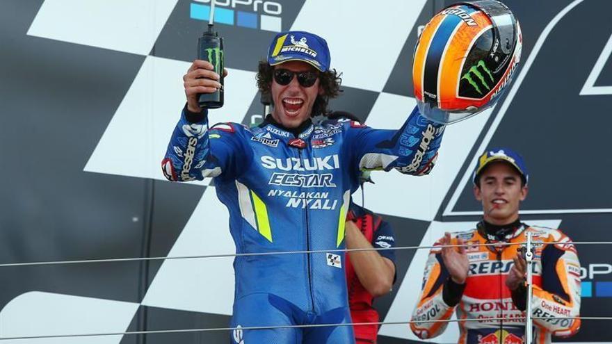 Rins gana a Márquez sobre la misma línea de meta