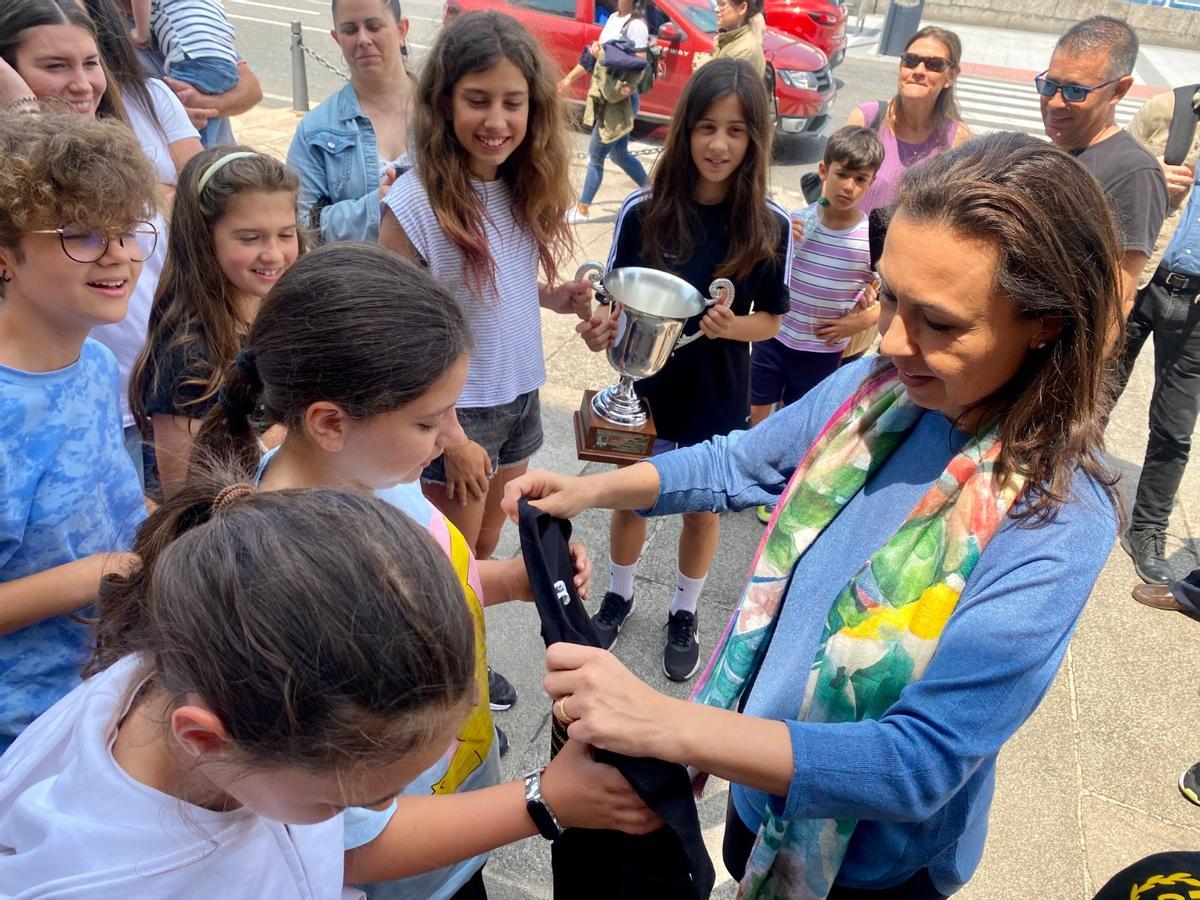 Recepción del equipo en el Concello de Marín