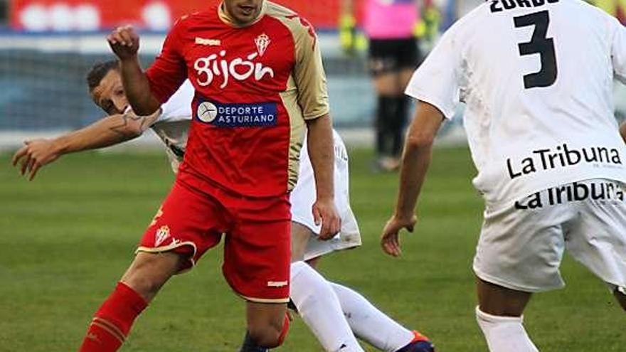 Jara controla un balón en el Albacete-Sporting B de la primera vuelta.