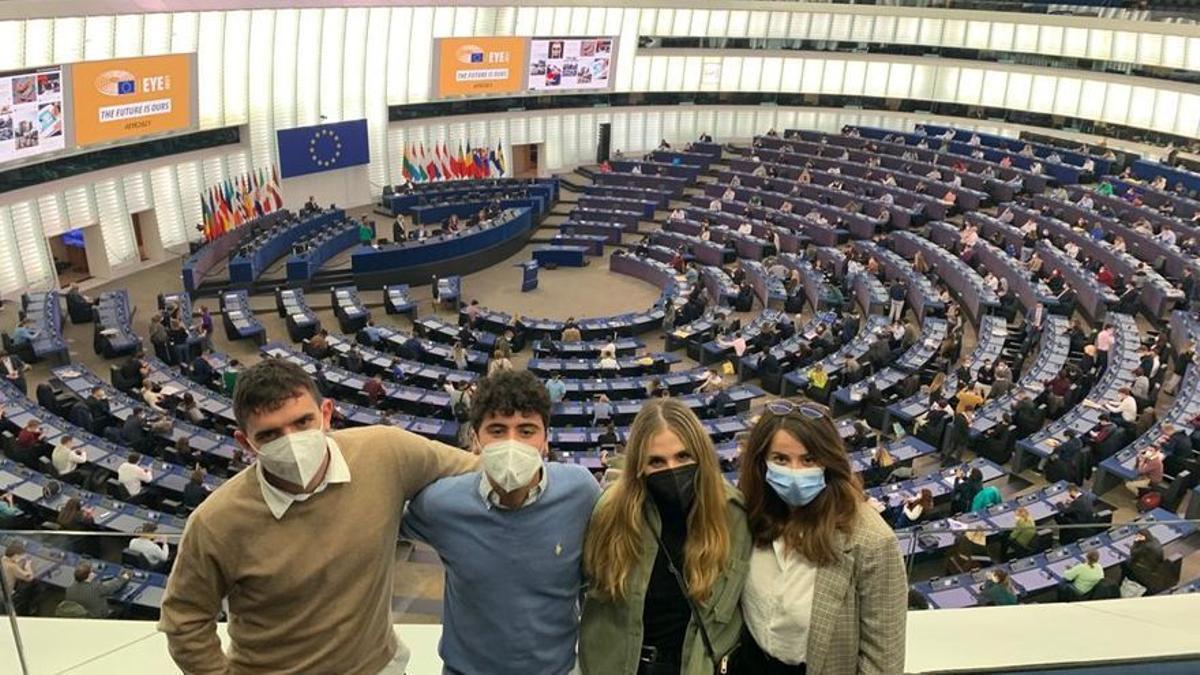 Los jóvenes de rumbo Rural, en el parlamento europeo, luchando por la repoblación del Alto Tajo.