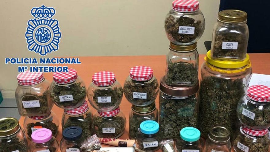 Vende droga desde un local cerrado en Telde