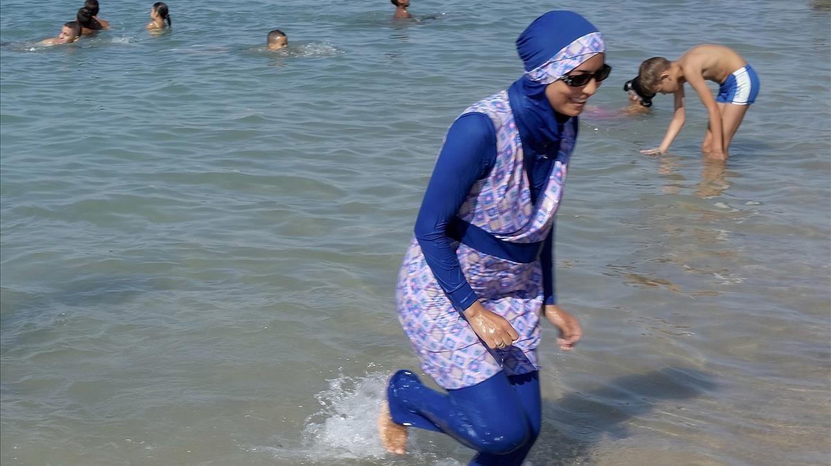 zentauroepp35301985 a woman wearing a burkini walks in the water august 27  2016180625153508