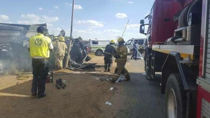 Mueren 19 niños en un accidente de autobús escolar en Sudáfrica