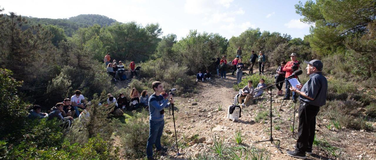 Lectura dramatizada de Julio Herranz en la zona donde se refugiaron Alberti y León cuando estalló la guerra. | VICENT MARÍ