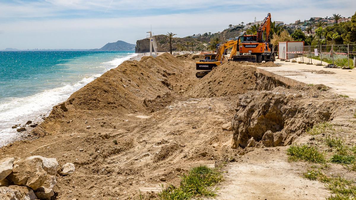 Las obras para regenerar la playa del Paradís de La Vila.
