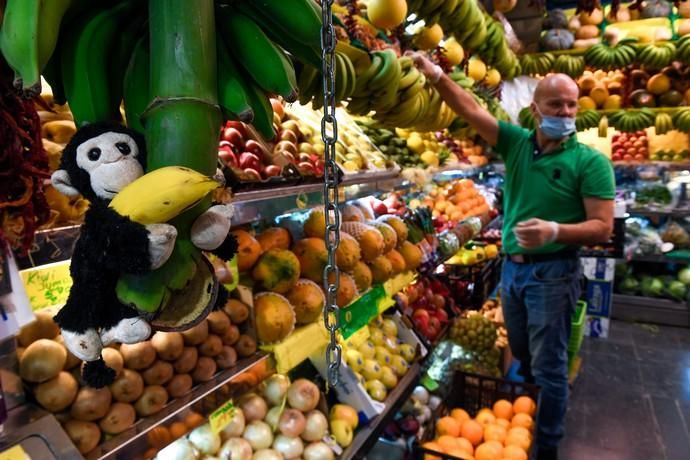 27-03-20  GRAN CANARIA.CIUDAD.  LAS PALMAS DE GRAN CANARIA. Fotos de lo bien abastecidos que están los mercados de frutas, verduras, carnes y pescados.  Fotos: Juan Castro.  | 27/03/2020 | Fotógrafo: Juan Carlos Castro