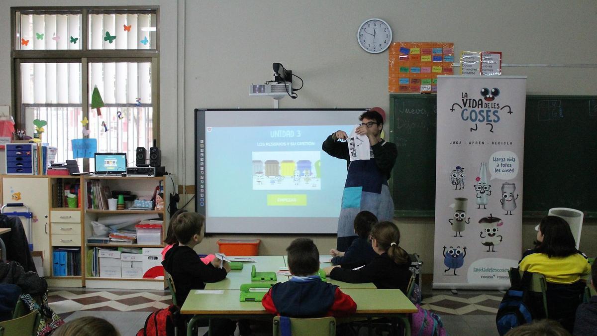 Iniciativas como el proyecto educativo ‘La vida de las cosas’ son prioritarias para la compañía para aumentar la concienciación ciudadana.