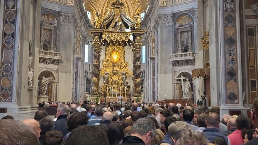 VÍDEO | Hablamos con un zamorano que visita la capilla ardiente del papa Francisco