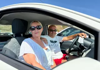 Aparcar en Luanco, la misión imposible de todos los veranos: "Faltan plazas de estacionamiento"