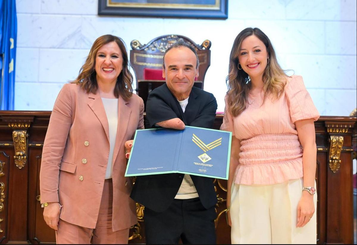 Ricardo Ten, junto a Mª José Catalá y Rocío Gil.