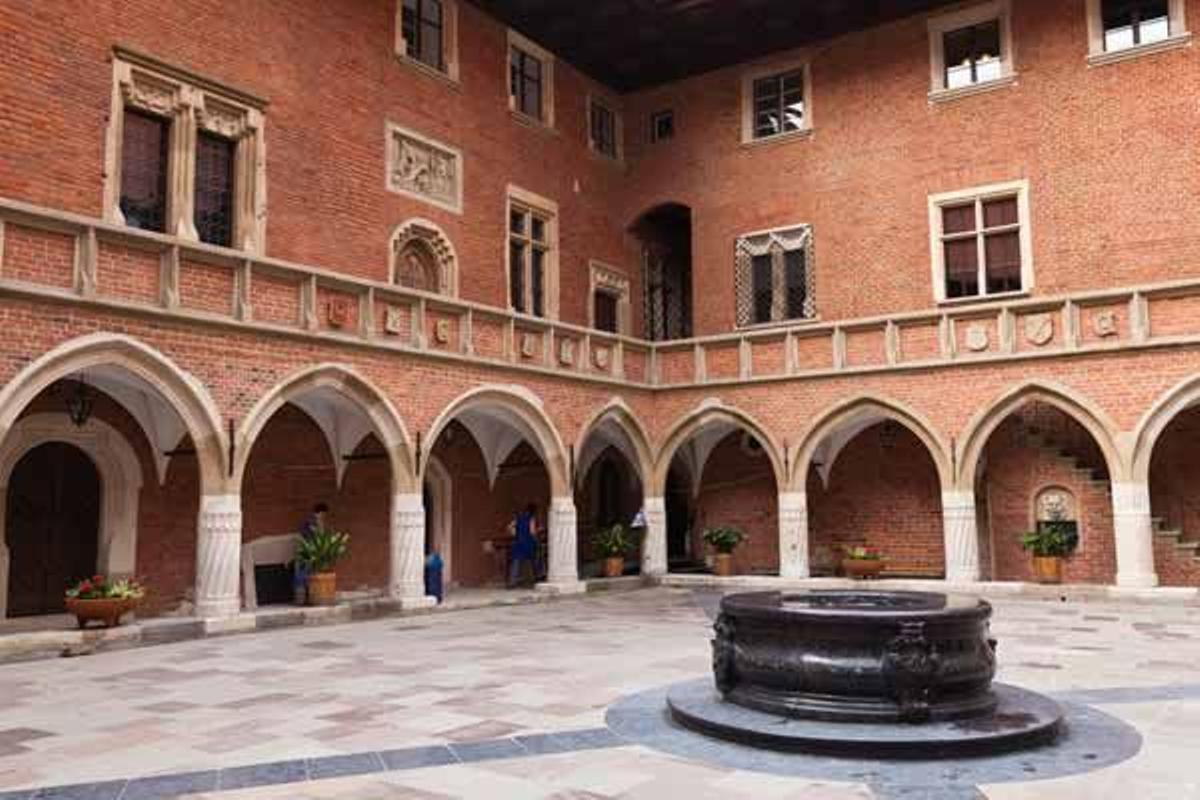 Claustro gótico de Collegium Maius, el edifico más antugo de la Academia de Cracovia, la actual Universidad Jagellónica.