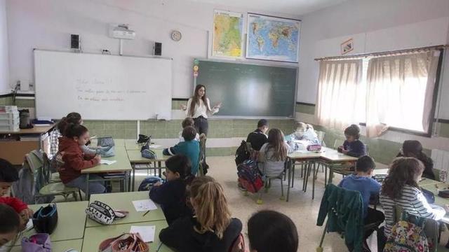Alumnos de un colegio de Algemesí en una imagen de archivo.