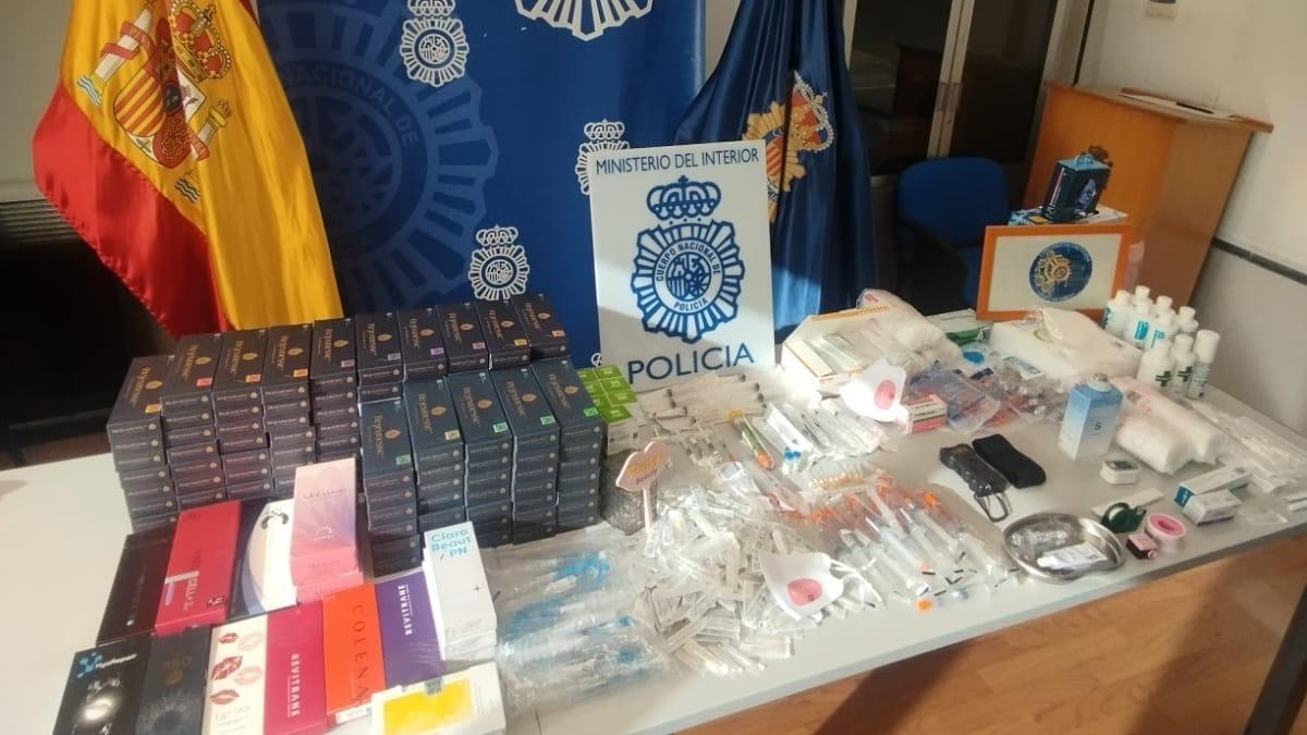 Material intervenido a la pareja acusada de intrusismo.