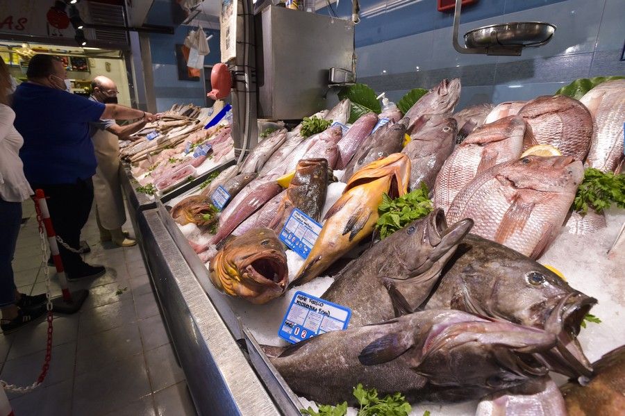 Jueves Santo en los mercados de la capital grancanaria