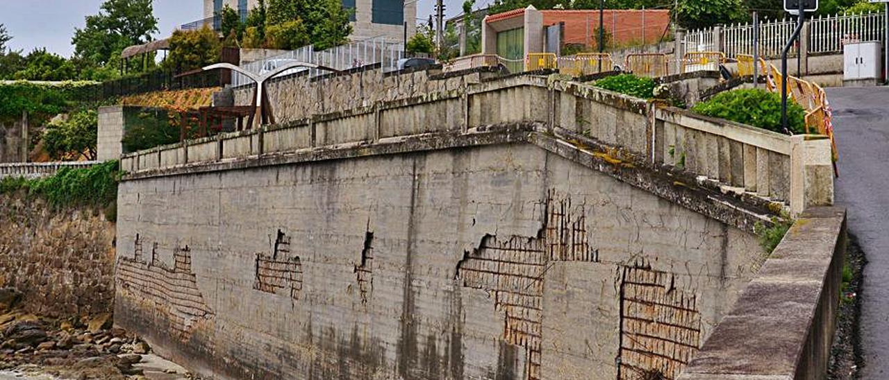 La malla metálica, al descubierto sobre la playa. |   // GONZALO NÚÑEZ