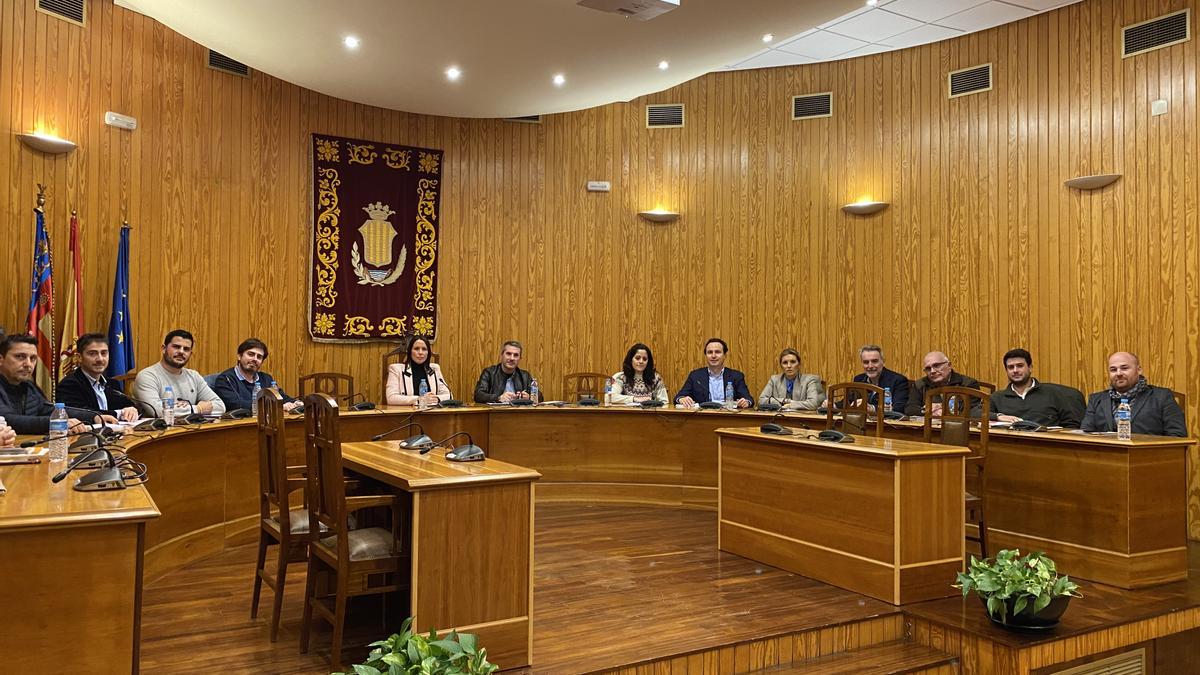 Reunión de Aemon con los grupos políticos de Moncada en una mesa socioeconómica.