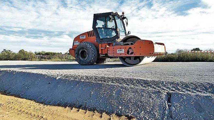 Las escorias se utilizan en el proceso de construcciÃ³n de la autovÃ­a entre Llucmajor y Campos.