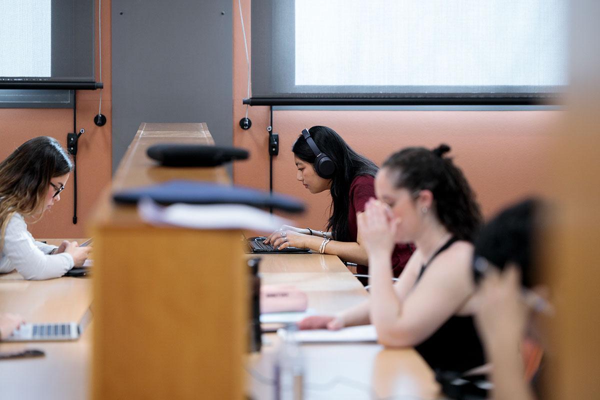 El CEU forma a sus alumnos para ser profesionales competentes y ciudadanos comprometidos.