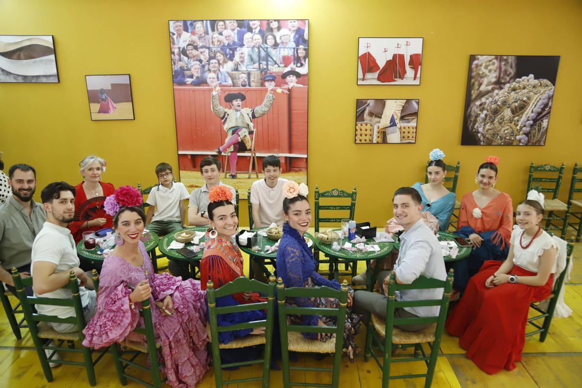 Meses de trabajo artesanal para vestir los recintos sin perder la esencia de la tradición