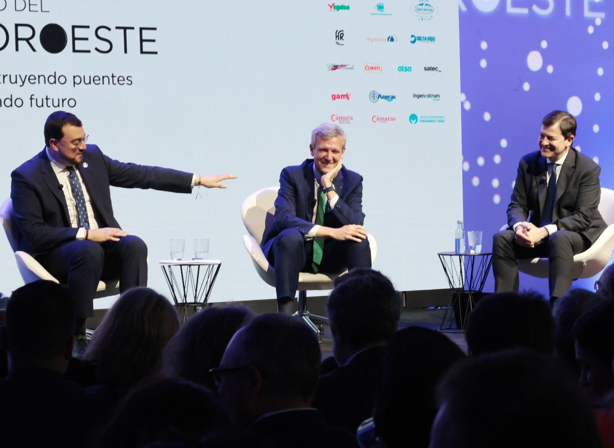 El poder político y empresarial se cita en Santiago