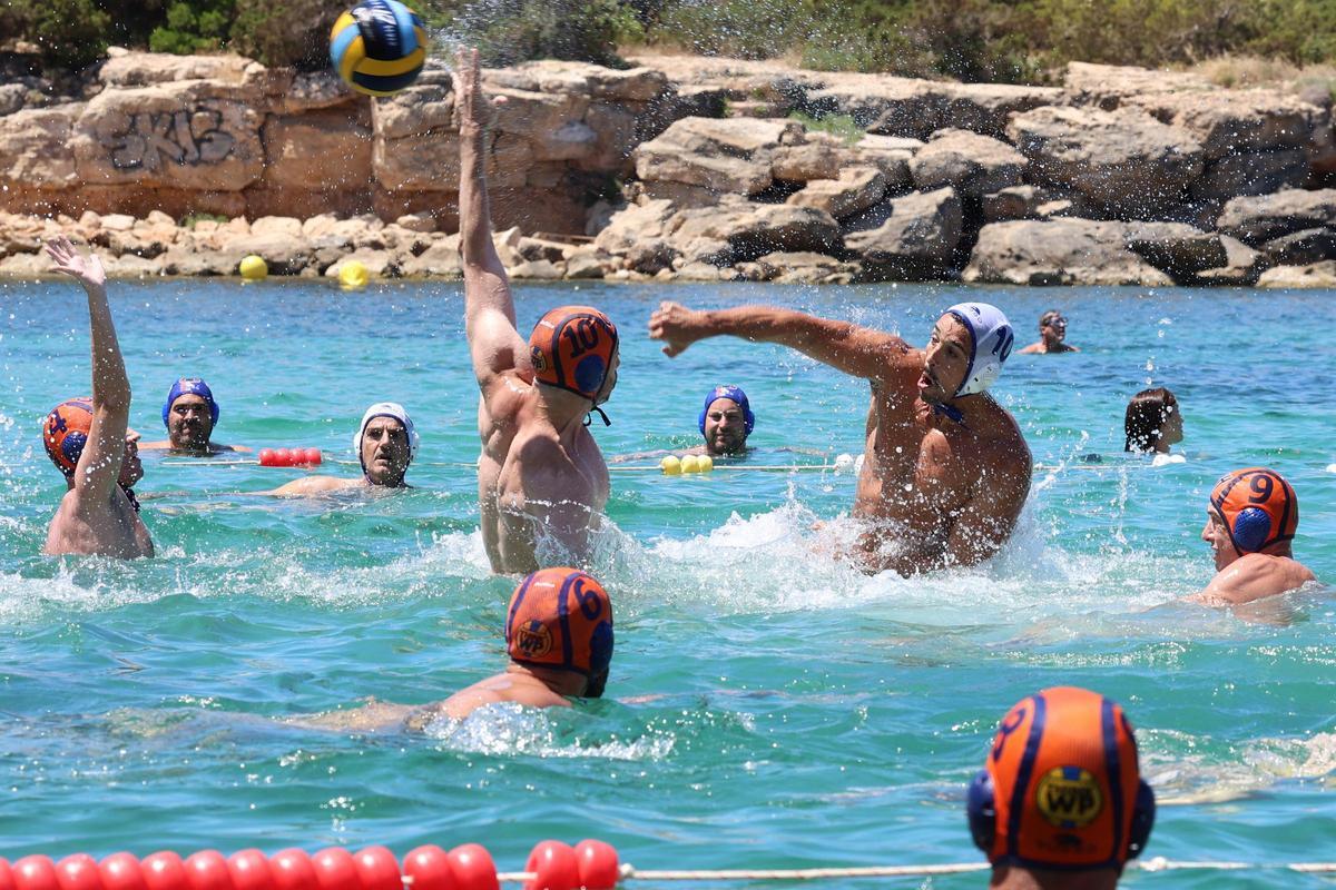 Imágenes de la fase final del Beach Polo Sant Josep disputado en Port des Torrent