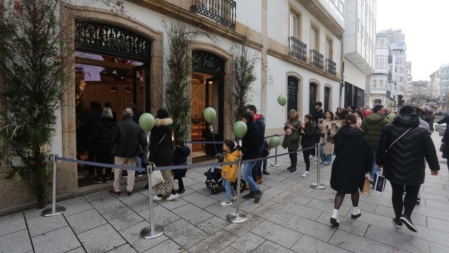 Furor navideño y globos de helio en Zara