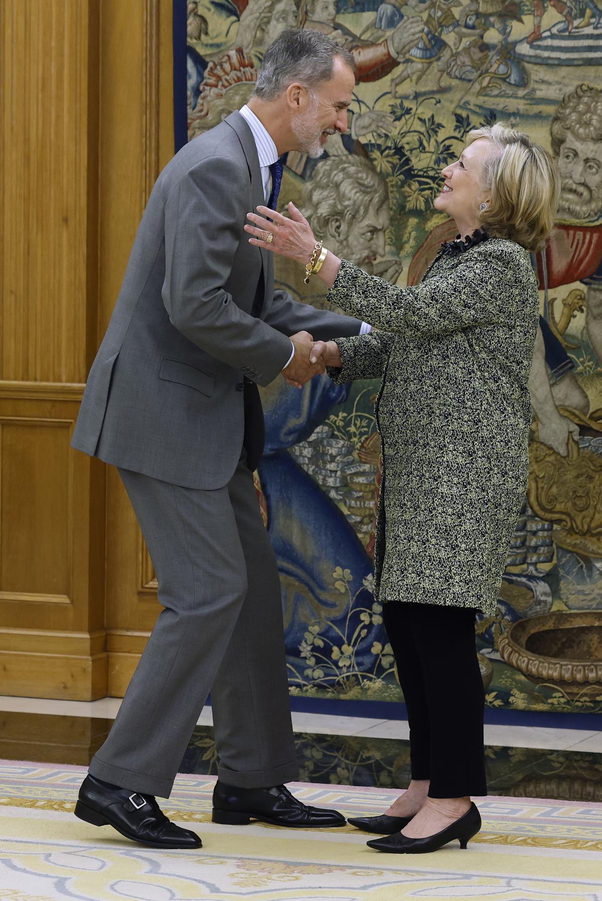 Felipe VI se reúne con Hillary Clinton en la Zarzuela