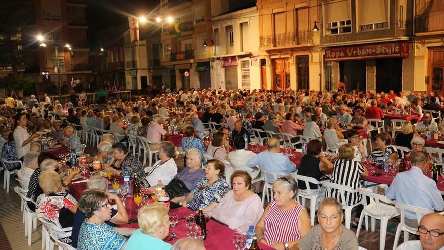 Cena de los mayores en Catarroja.