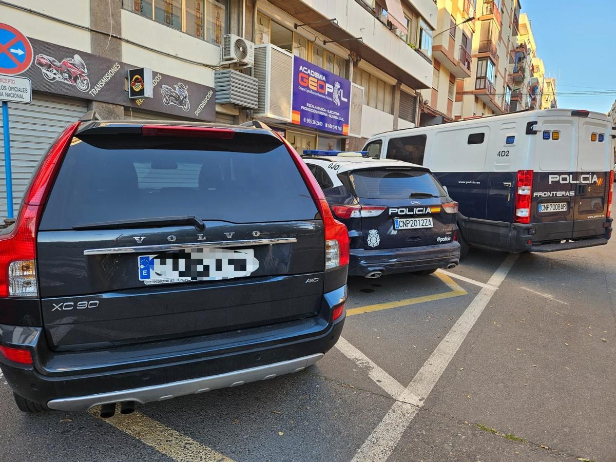 Uno de los coches intervenidos en Alicante a los detenidos.