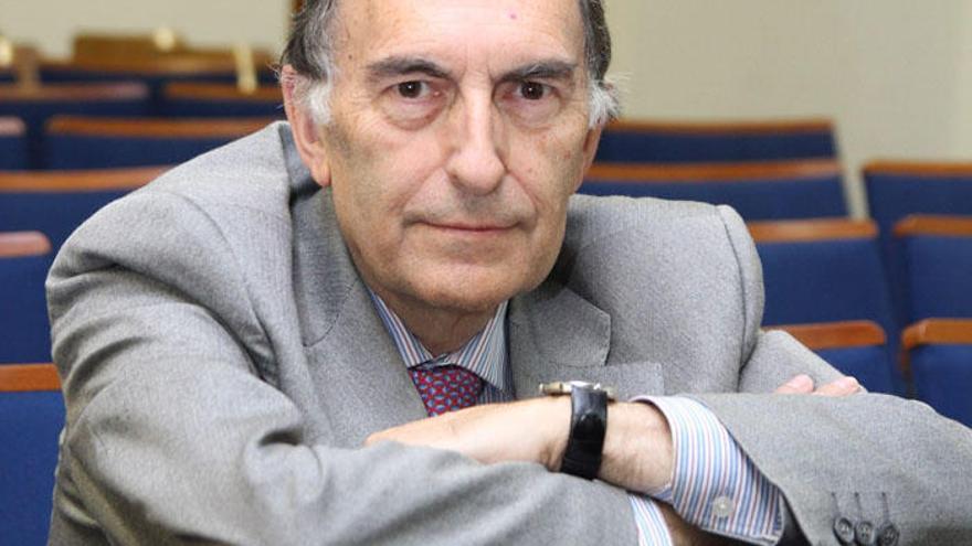 El experto, José Miguel Ilundain, en el Colegio Universitario.