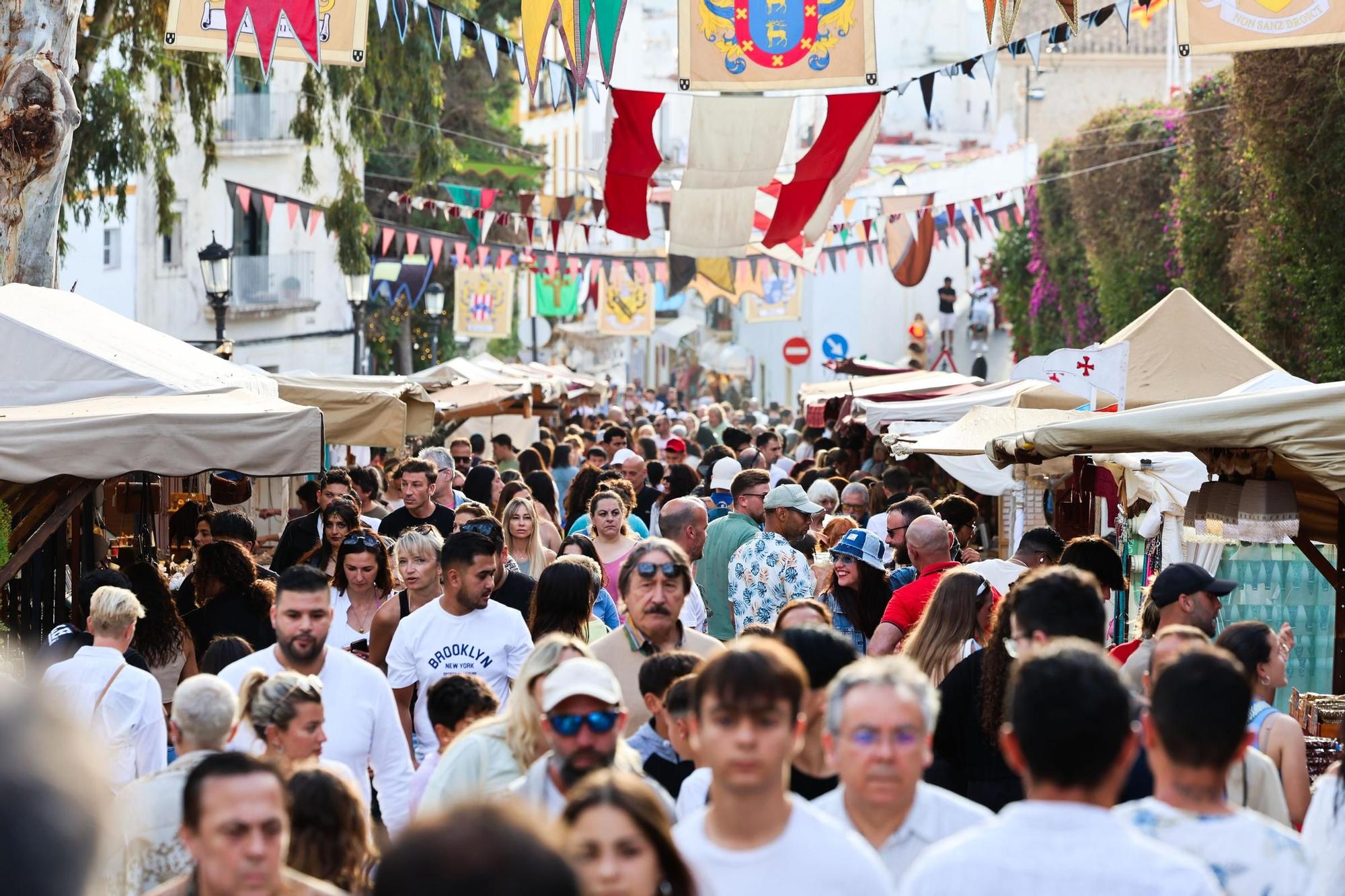 Compras de último día en la feria Eivissa Medieval