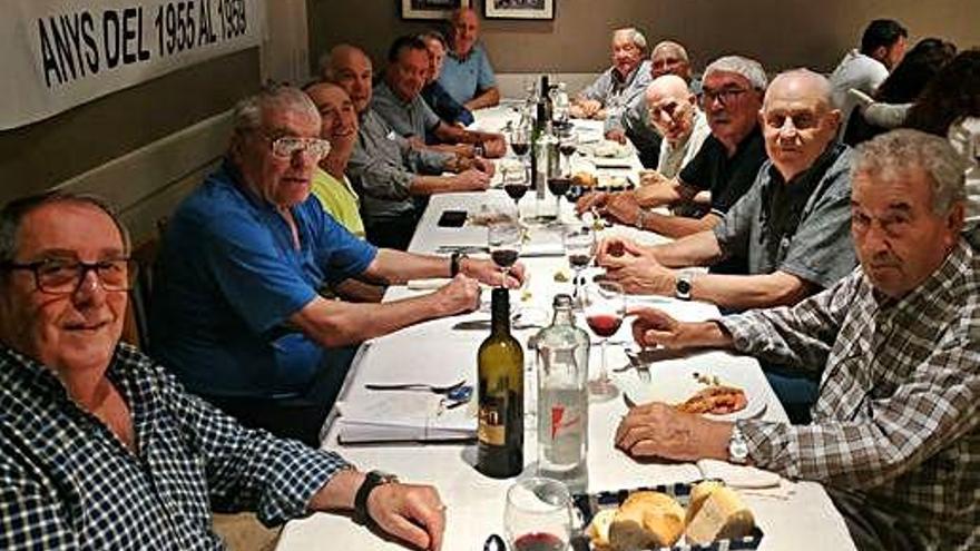 A la fila de l&#039;esquerra, Antoni Pérez, Ramon Pla, Joan Frontera, Lluís Clop, Francesc Bosch, Josep M. Subirana i Isidro Quius; a la dreta, Josep Pallàs, Josep Besora, Josep Colom, Josep Lupon, Josep Costa i Carles Pedra