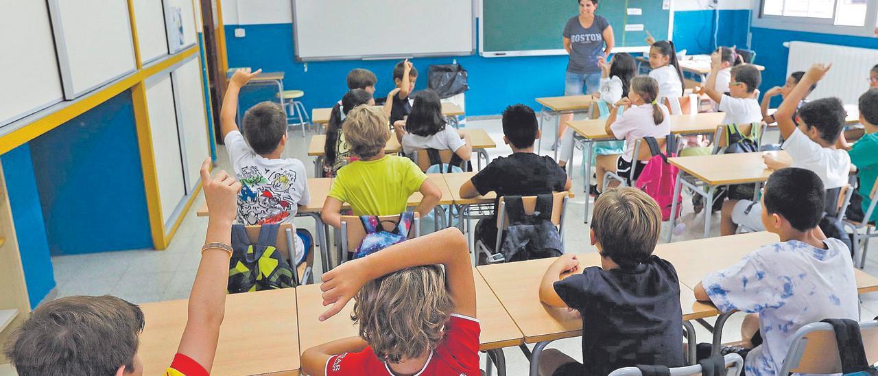 Alumnes de l escola Migdia al inici de curs escolar