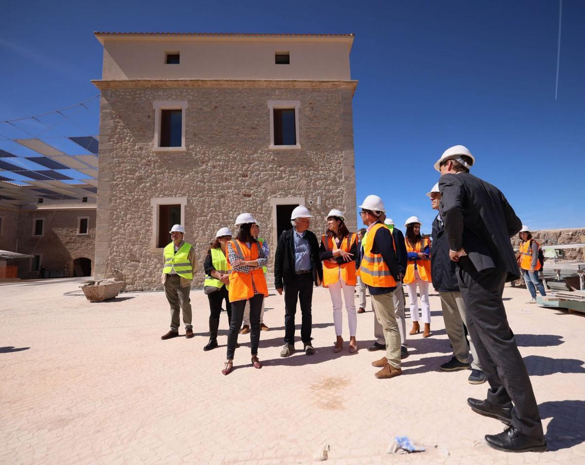Visita institucional al Parador de Dalt Vila en abril de 2024. | MARCELO SASTRE