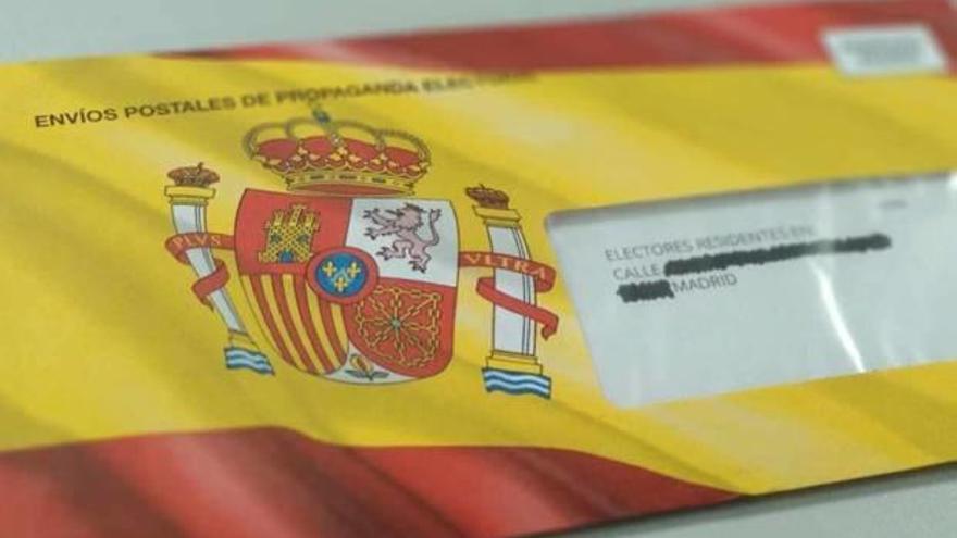 Denuncian a Vox por usar el escudo de España en su propaganda