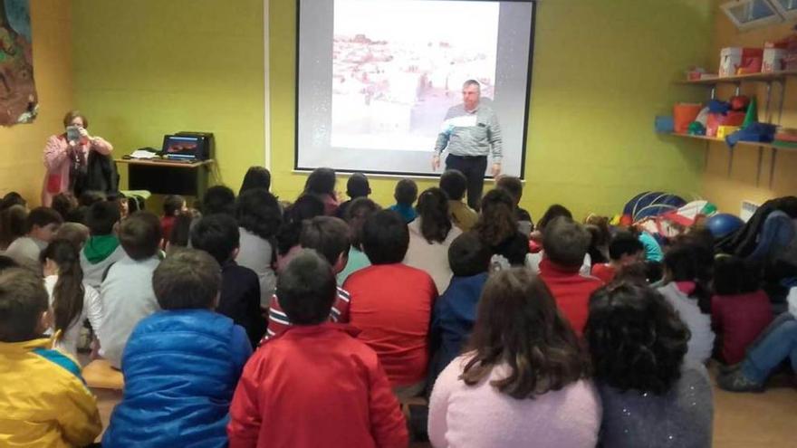 La charla impartida en el colegio Poeta Antón.